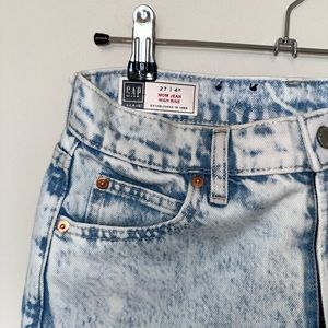 Gap High Rise Mom Jean- Size 4/27R